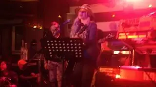 Orianthi & Arnel Pineda - Knockin' on Heaven's Door (Bob Dylan Cover)  Live in Manila 2014