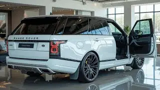 Видеоролик с крупным планом, демонстрирующий Range Rover 2026 года в автосалоне | Роскошный внедо...