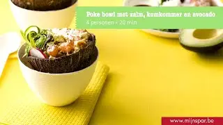 Poke bowl met zalm, komkommer en avocado