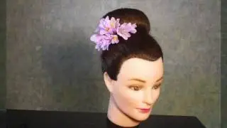Прическа для средних волос: Пучок. Everyday Perfect Bun Updo