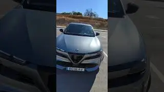 Alfa Romeo J&uacute;nior Ibrida Speciale: Equil&iacute;brio din&acirc;mico, na estrada e na cidade!