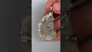 Raw topaz crystal pendant in white 18k gold 1270 Подвеска с двухцветным топазом