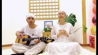 Guru Ram Das Chant by Dhyan Seva Kaur & Wei Jin Chan