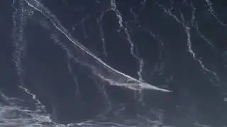 Серфинг на огромной волне