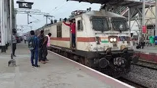 Sharavathi Krishnarajapuram WAP7 Departing with 16574 Pondicherry Yesvantpur Express | Sri Mukundhan
