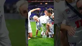 Lindsey Horan , Danielle van de Donk & Ellie Carpenter😂❤️(Olympique Lyonnais) #shorts #football