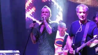 Tazenda suonano e cantano 