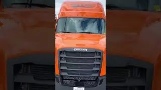 Who&rsquo;s favorite color is orange? THIS truck🔥🔥🔥😍 #BayAndBayTransport #truckinglife #orangetruck