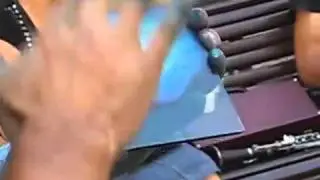 Guy Painting on Glass with Fingers Less Then 3 Minutes (Finger Painting)