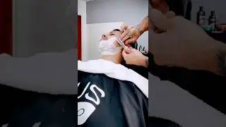 Enjoying the shave #beard #barba #barber #barbeiro #shave #barbear #barbearia #barbershop