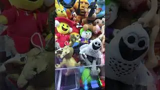 Gana un premio por todos los peluches. #shorts #clawmachine #arcade #fnaf #zootopia #stealabrainrot