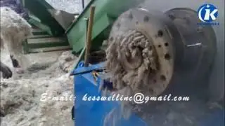 Film squeezing and granulating machine