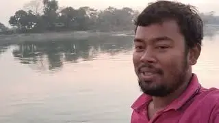 নদীর চরে কলা বাগান পরিচর্যা কাজ ছিল 