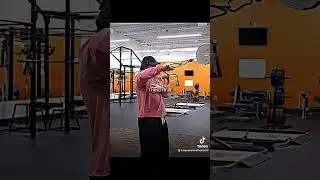 Sam sulek explains how does he warm up on chest days #bodybuilding #aesthetics #samsulek
