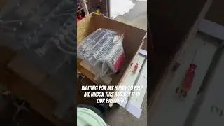 Unboxing smart stitch 1501. It comes with a lot of stuff and it is heavy!! #smartstitch #embroidery