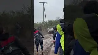 Community rally: overturned car quickly restored by locals, race resumes