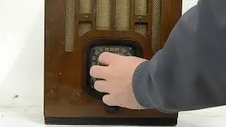 Zenith Farm Set Radio Model F-4-133