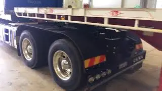 CT002 - 2013 Moore 45' Tri Axle Flat Top Extendable Lead Trailer