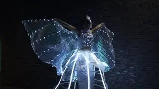 Mystique's Stelzen-Walkact 