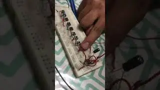 Piano electr&oacute;nico con osilador 555