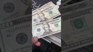 *𝗙𝗔𝗞𝗘 $𝟮𝟬 𝗕𝗜𝗟𝗟* Первая купюра, которую я перевернул, оказалась фальшивой!