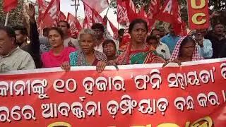 Street vendors ghearo BMC office demanding cyclone Fani assistance