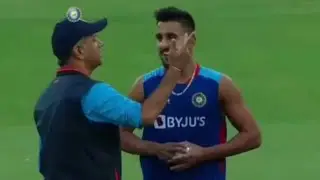 Coach Rahul Dravid Got Emotional While Saying Goodbye to Umran Malik Before Going to England ENGvIND