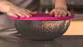 Pyrex - Textured Mixing Bowls 2.5 Qt Dot
