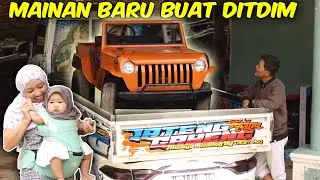 MAINAN BARU UNTUK DITDIM, AYAH AMBIL MOBIL MAINAN PAKAI TRAGA, KEJUTAN UNTUK DITDIM