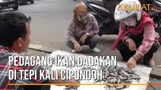 Pedagang Ikan Dadakan di Tepi Kali Cipondoh