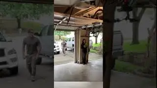 Militar regresa a casa para una emboscada sorpresa 😭