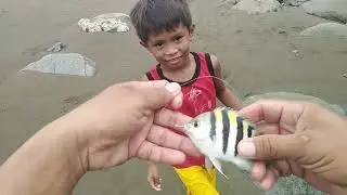 HANAP NG PANG ULAM NG MAAGA SA TABING DAGAT MGA BATA NAKA SABAY KO SA RORO #YT #LOVE#FRIENDS