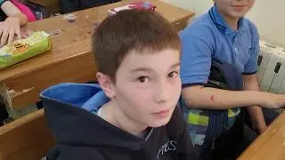 &bull; Знать фамильное имя очень важно. To know the family name is very important