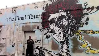 Pittsburgh groovy grim mural in Deutschtown spotted! Memento mori, but here's some poems, too.