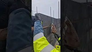 Technique for laying high block courses. #bricklaying #newbuild #tips #subscribe