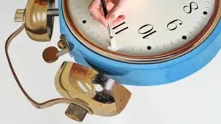 Realistic oil painting by Cynthia Meiring || Alarm Clock