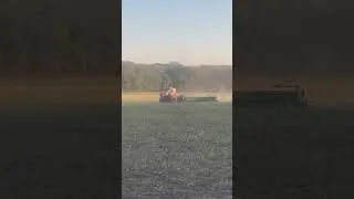 Versatile 900 tractor on the Great Plains no-till drill #farmmachinery #farmingtractor #farm
