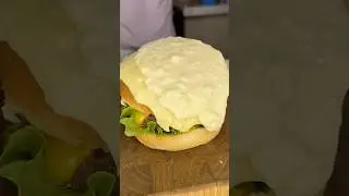 Бургер с сырным соусом лучше, чем в ресторане раз в 100🤤 #камбаров #рецепт #вкуснопростоибюджетно