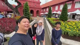 Dutch Square (Red Square) Melaka Stadthuys cafe (away from the rain) 2023
