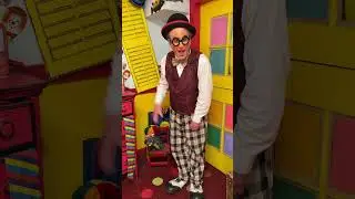 Boswick The Clown in &ldquo;Hat Tricks With a Clown&rdquo; #sily #forkids