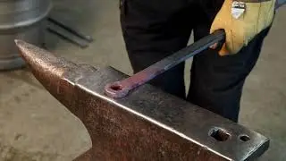 Craft Video Dictionary: Slotting and Drifting Forged Steel demonstrated by Heather McLarty