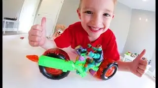 FATHER SON CRAZY MOTORCYCLE / Ninja Turtle Attack!