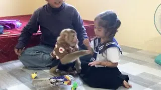 Jason Lovable Attitude Amused With Sister Satya Sing While Play New Gift