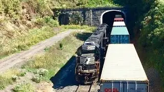 Gallitzin Tunnel Trains Passing With Overhead Views! Power Move Passes TOFC Freight!