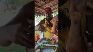 #RoadsideMarket#BuluminskiHighway#Sagoandfish@freshKulau#Kavieng#NewIrelandProvince#..🇵🇬
