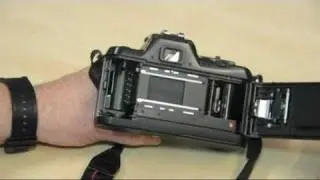 Загрузка 35-мм зеркальной фотокамеры с автопротяжкой F401s