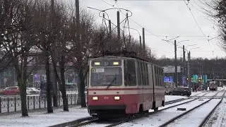 Трамвай ЛВС-86К следует по проспекту Культуры, город Санкт-Петербург