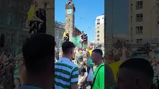 CELTIC FANS CELEBRATE @ TRONGATE on TROPHY DAY. CHAMPIONS AGAIN !!! 🏆⚽️☀️