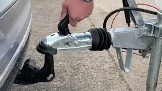 Hitch Operation - Go-Pod Micro Tourer Caravan - www.Go-Pod.com