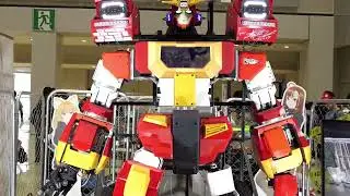 Трансформер на выставке Maker Faire 2025 в Токио на выставке Big Sight